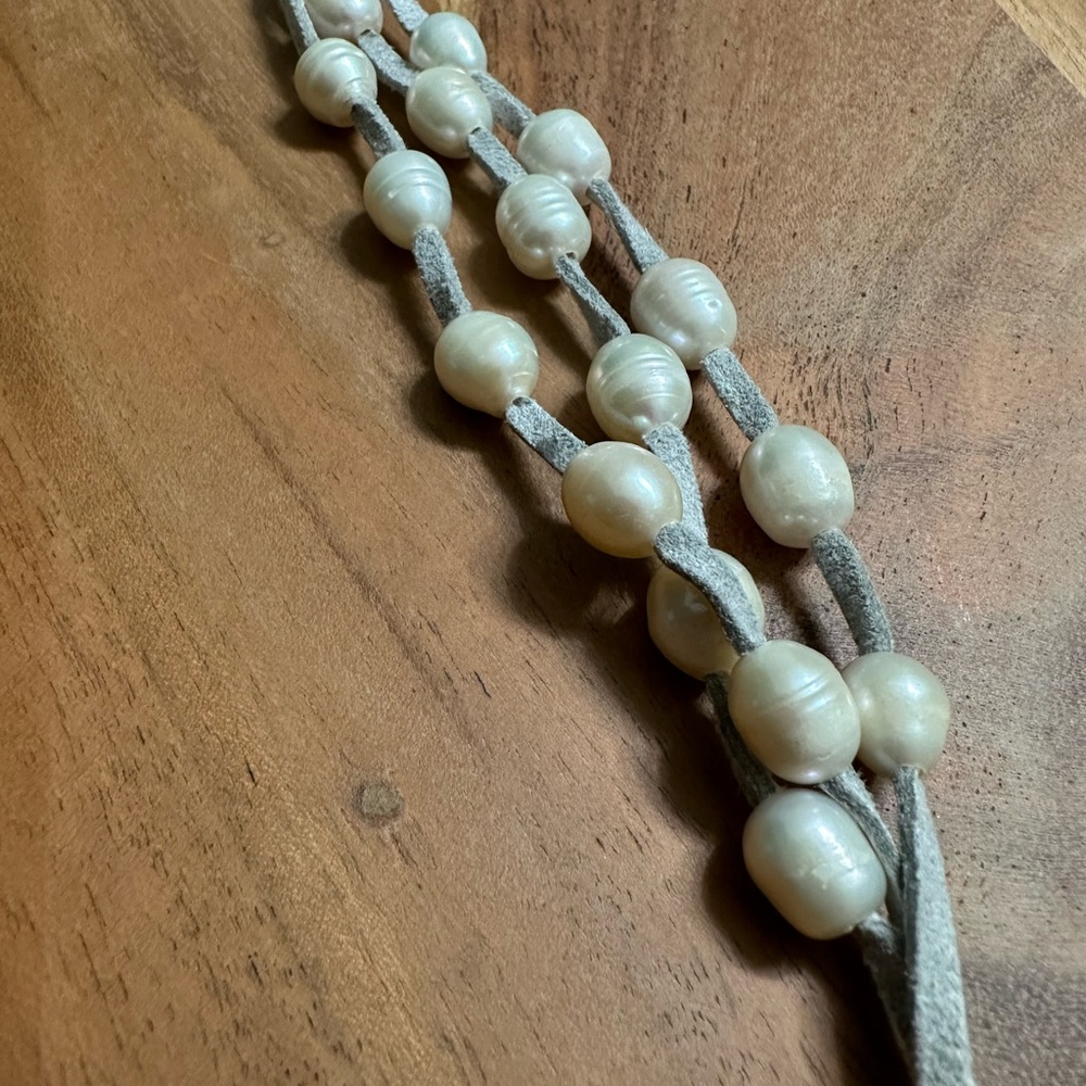 Fresh Water Pearl Grey Suede Bracelet, Size 7 Wrist